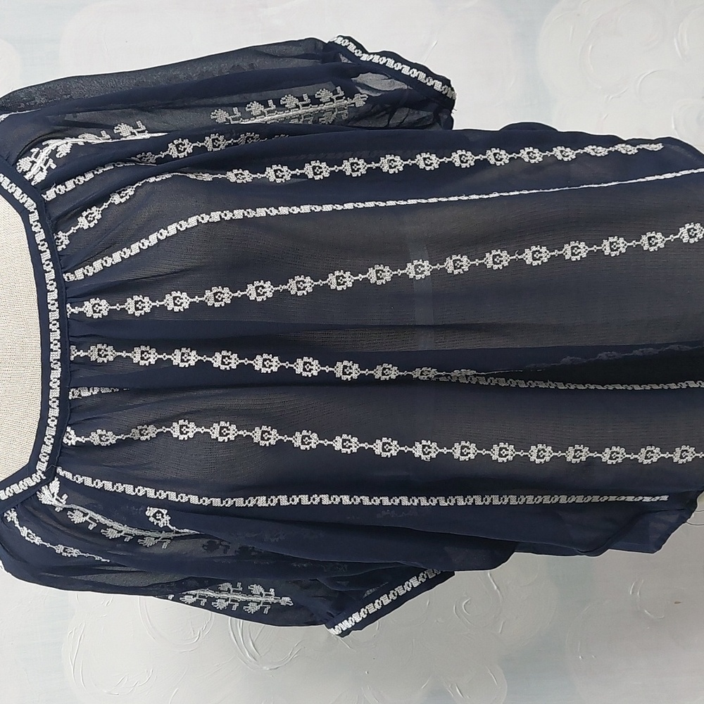 Hazel Embroidered Pea in the Pod Maternity Top Size S